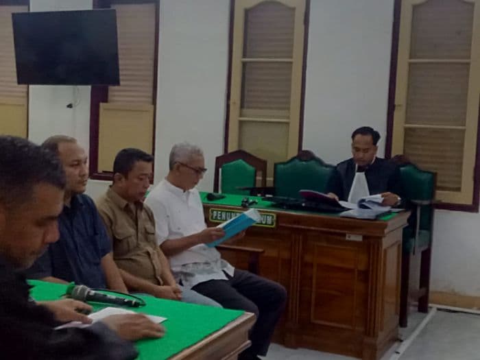 sidang_putusan_mantan_kadinkes_batu_bara_dkk_kasus_korupsi_btt_ditunda