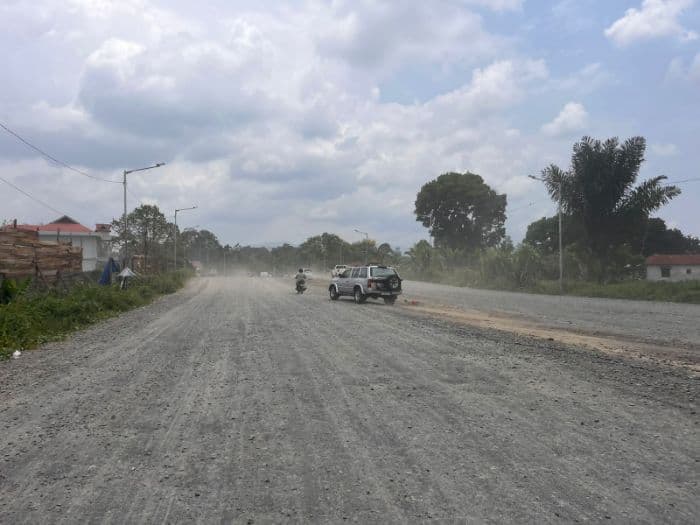 debu_tebal_dan_jalan_berkerikil_di_ringroad_nagahuta_ganggu_pengendara