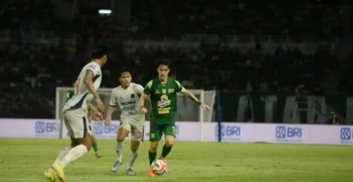 hasil_super_league_gol_francisco_rivera_bawa_persebaya_menang_tipis_atas_persita