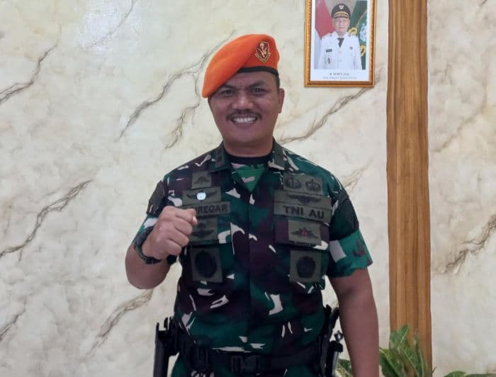 komandan_batalyon_parako_463_pasgat_ajak_pelajar_jauhi_narkoba_dan_begal_melalui_kegiatan_positif