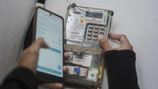 cek_tagihan_listrik_lebih_awal_syahrir_gunakan_swacam_pln_mobile