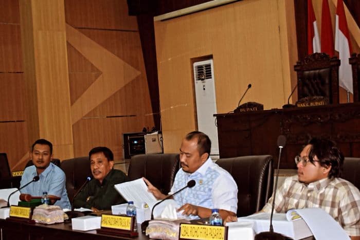 pansus_pad_dprd_labura_minta_audit_pajak_pabrik_kelapa_sawit