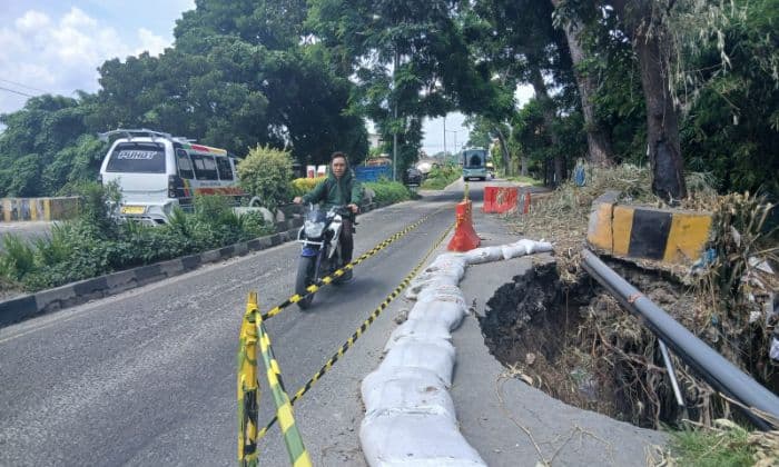 ruas_jalan_yang_amblas_di_siantar_utara_akan_segera_diperbaiki_