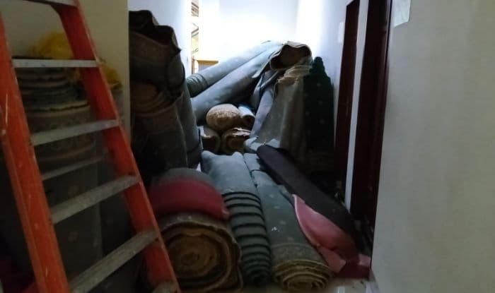 tumpukan_ambal_bekas_masjid_agung_kompleks_kantor_bupati_deli_serdang_dikeluhkan_jemaah