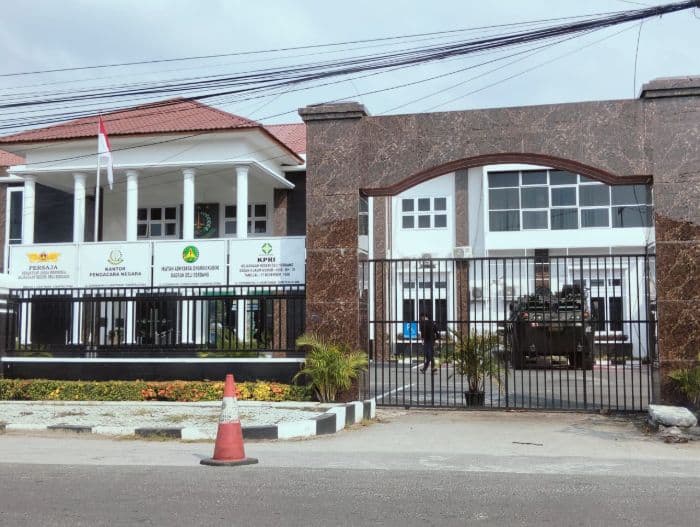 kantor_kejari_deli_serdang_dijaga_ketat_kendaraan_tempur_disiagakan