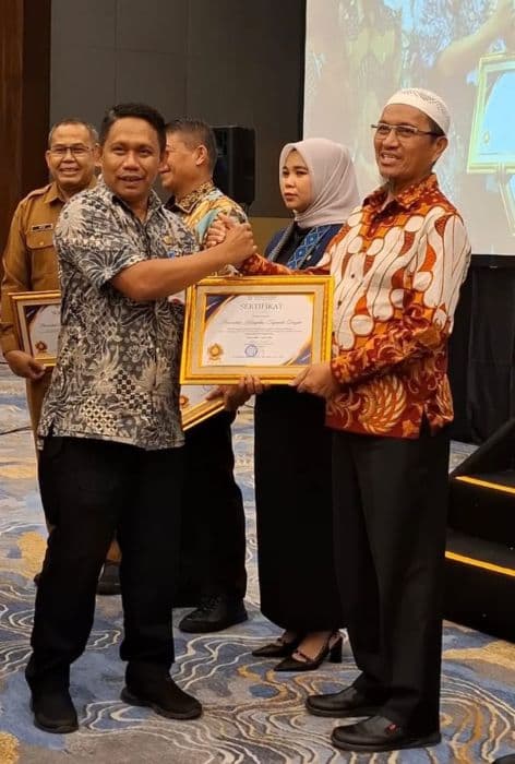 tapteng_konsisten_bayar_iuran_jkn_raih_penghargaan_bpjs_kesehatan