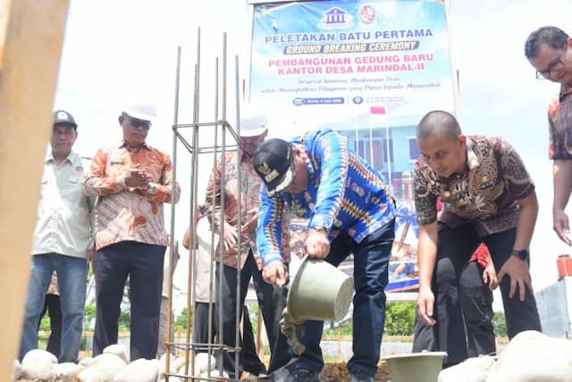 bupati_deli_serdang_letakkan_batu_pertama_kantor_desa_marindal_ii_dan_kantor_kemenag