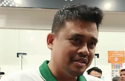 kenakan_jersey_psms_saat_nonton_timnas_bobby_nasution_ribak_sude