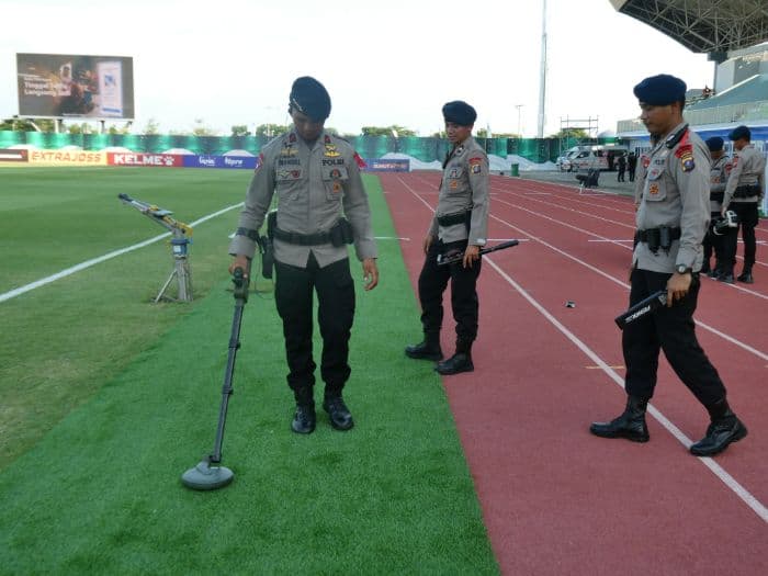 tim_gegana_polda_sumut_pastikan_keamanan_pertandingan_di_piala_aff_u19