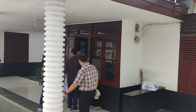 dugaan_suap_proyek_rp2_miliar_kpk_geledah_kantor_dirut_pt_dng_di_padangsidimpuan