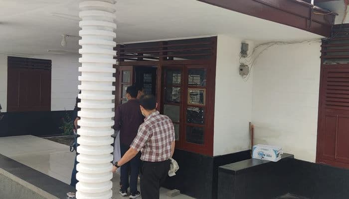 dugaan_suap_proyek_rp2_miliar_kpk_geledah_kantor_dirut_pt_dng_di_padangsidimpuan