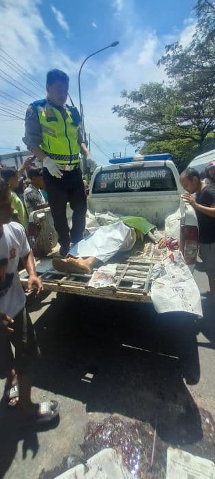guru_di_tanjung_morawa_tewas_tabrak_truk_parkir_di_jalan