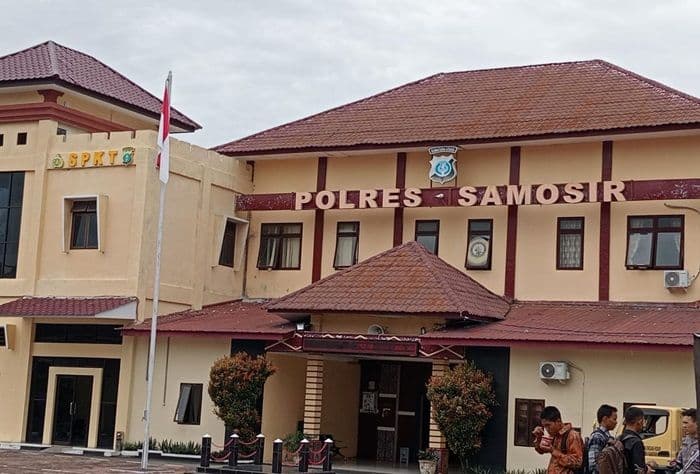 pemilik_akun_rio_bastian_dijemput_paksa_polisi_di_batam_diduga_sebar_fitnah_di_facebook