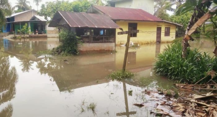 sungai_bangkatan_meluap_puluhan_rumah_di_binjai_terendam_banjir_