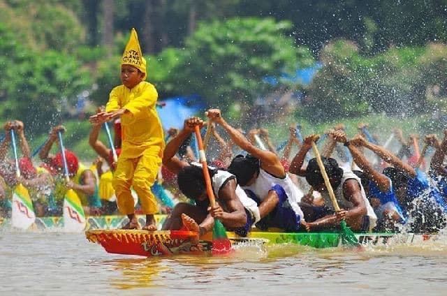 tari_anak_pacu_jalur_kuansing_mendunia_viral_dengan_nama_aura_farming