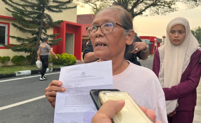 anaknya_diduga_dianiaya_perwira_polisi_wanita_63_tahun_memohon_keadilan_di_polda_sumut