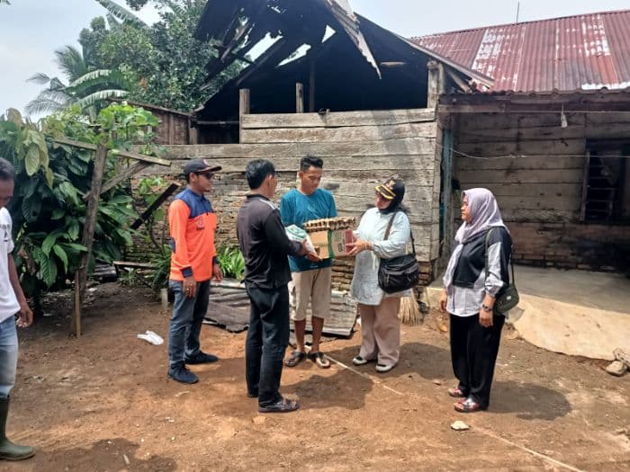 diterjang_angin_puting_beliung_111_rumah_di_sergai_rusak