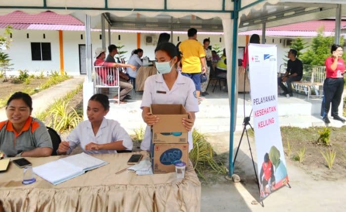 pemeriksaan_kesehatan_dan_kacamata_gratis_nauli_husada_disambut_antusias_warga