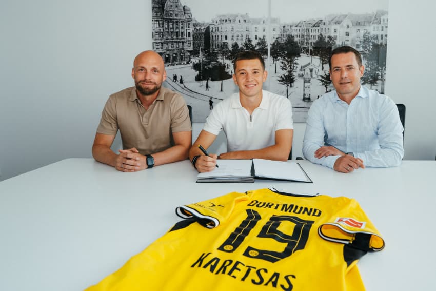 borussia_dortmund_datangkan_karetsas_gelandang_18_tahun_dari_genk_senilai_rp650_miliar_