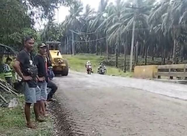 jalan_rusak_sepanjang_6_kilometer_salapianbahorok_mulai_diperbaiki_