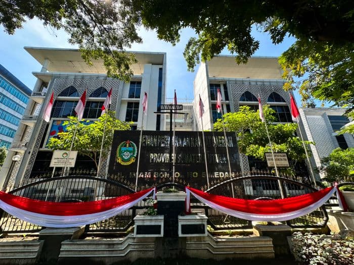 jelang_hut_ke81_ri_gedung_dprd_sumut_mulai_berhias