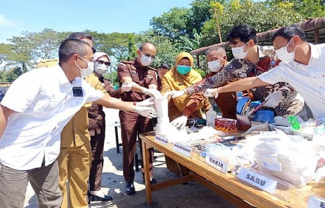 kejari_asahan_musnahkan_barang_bukti_120_perkara_inkrah_sabu_hingga_vape_dimusnahkan