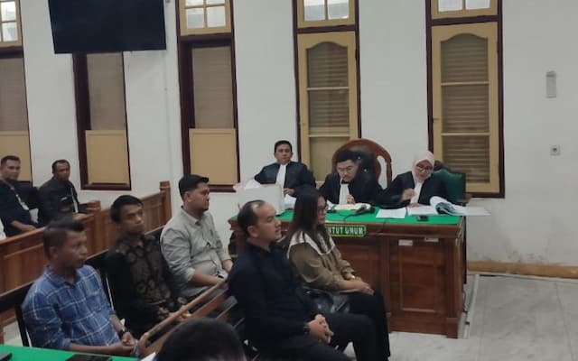 pn_medan_respons_teriakan_hidup_pak_wali_saat_sidang_kasus_suap_diskominfo_tebing_tinggi