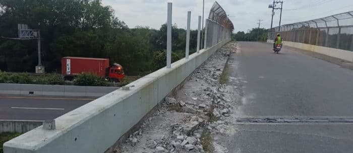rayap_besi_kikis_pagar_jembatan_tol_belmera_dan_rusunawa_medan_labuhan