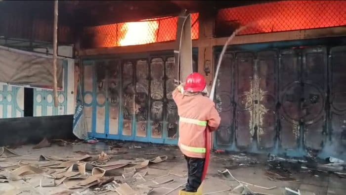 ruko_di_jalan_sm_raja_simalungun_terbakar_pagi_ini