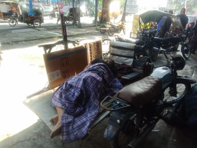 tukang_becak_ditemukan_meninggal_di_atas_becaknya_gegerkan_warga_medan_timur