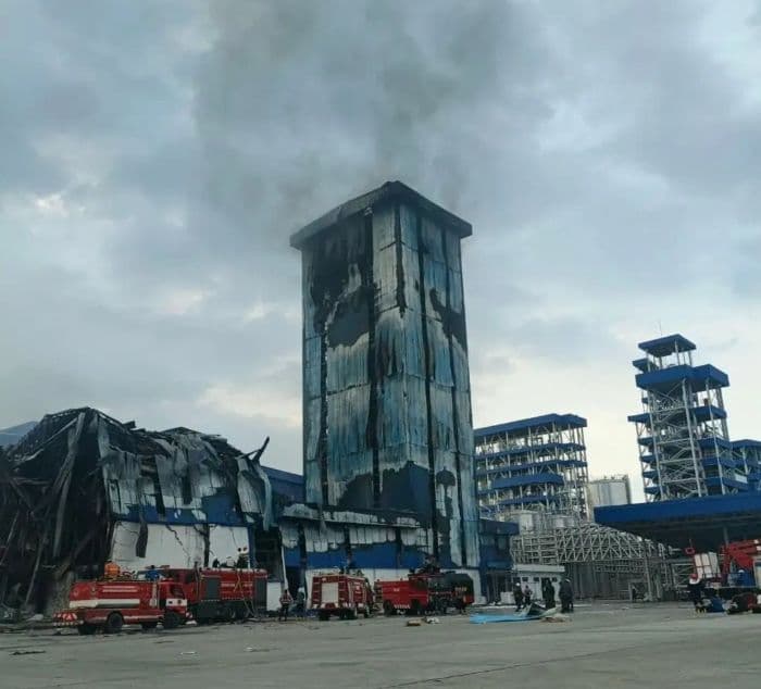 hampir_14_jam_api_kebakaran_pt_evyap_sei_mangkei_akhirnya_padam