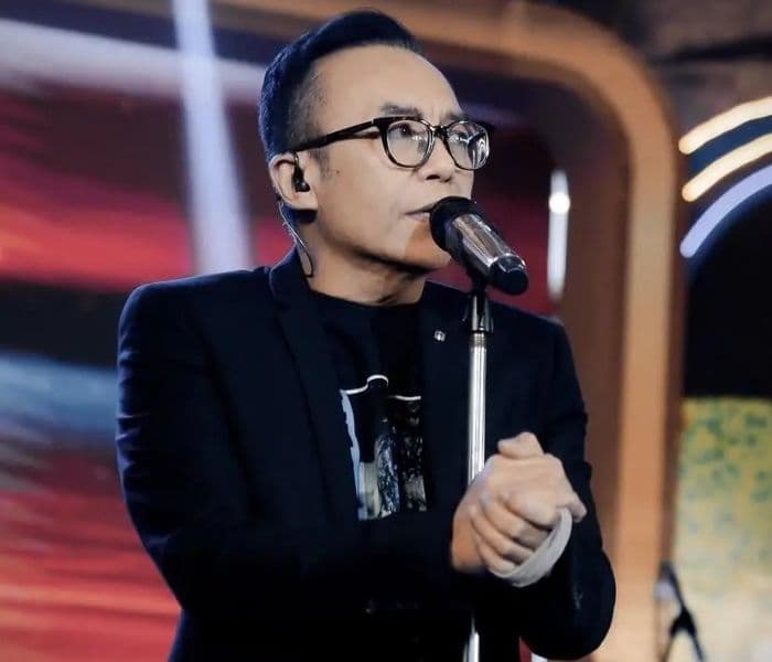 jadi_penumpang_garuda_ga604_yang_pecah_ban_ari_lasso_bersyukur_mendarat_selamat
