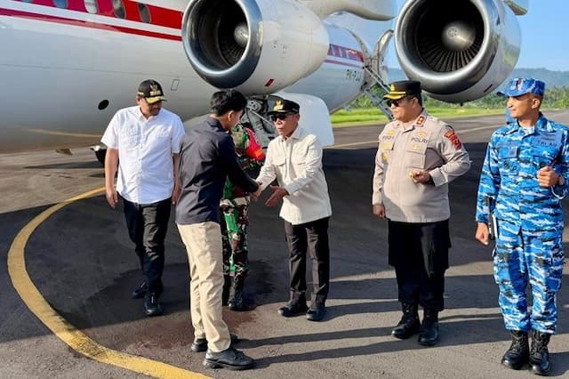 tinjau_sman_1_barus_dan_hunian_korban_banjir_pinangsori_ini_agenda_wapres_gibran_di_tapteng_