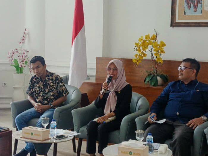 dishub_sebut_jalan_rusak_di_sumut_dipicu_kendaraan_bermuatan_lebih
