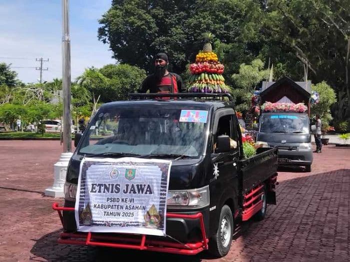 parade_mobil_hias_14_etnis_semarakkan_pembukaan_psbd_kevi_asahan