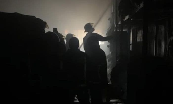 gudang_tekstil_di_kawasan_kesawan_terbakar_api_lahap_lantai_lima_gedung_