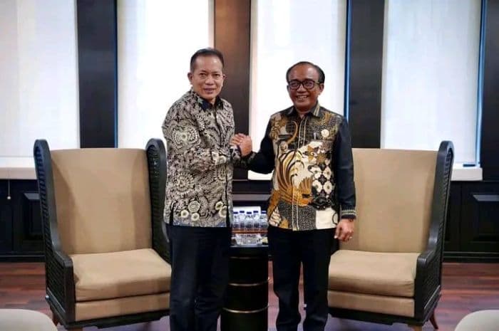 wabup_ariston_sidauruk_bahas_pengembangan_kopi_samosir_bersama_menteri_koperasi