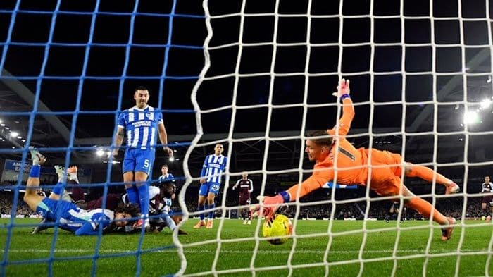 aston_villa_menang_43_dalam_laga_gila_di_amex_comeback_spektakuler_usai_tertinggal_02