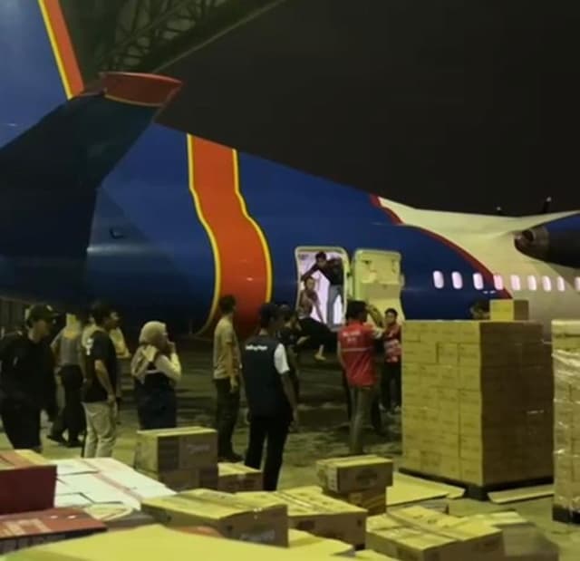bantuan_26_ton_ferry_irwandi_tiba_di_kualanamu_polda_sumut_pastikan_distribusi_aman