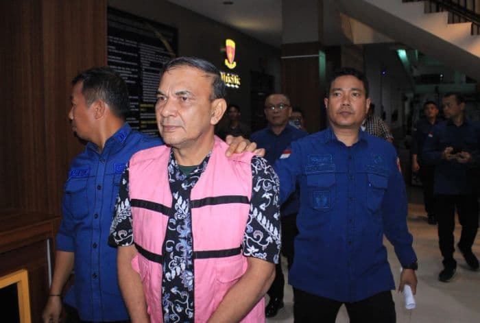 eks_kadisdik_tebing_tinggi_jadi_tersangka_korupsi_smartboard_kejati_sumut_tahan_20_hari