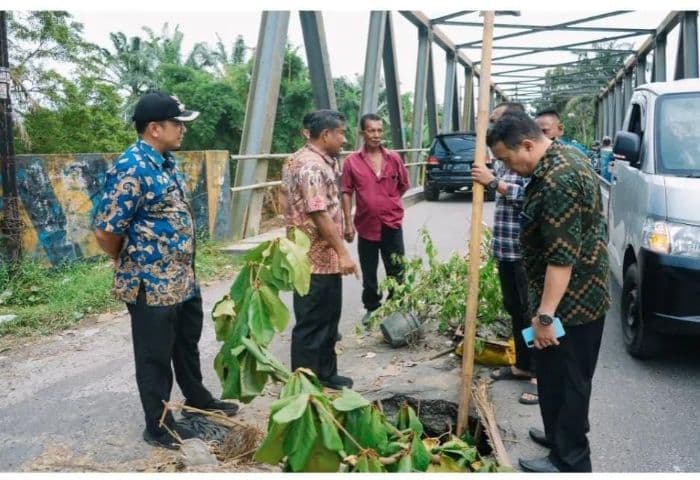 jembatan_payaroba_kebun_lada_berlubang_usai_banjir_wali_kota_binjai_perintahkan_perbaikan