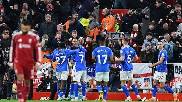 liverpool_vs_sunderland_11_drama_gol_bunuh_diri_tekanan_tanpa_henti_dan_wajah_baru_juara_bertahan