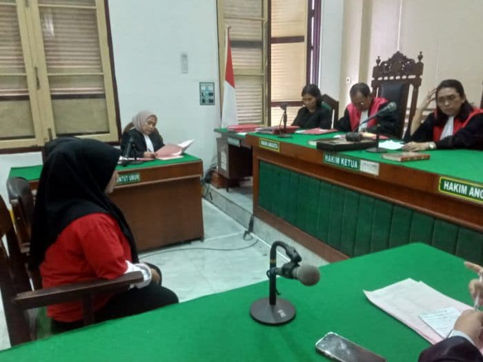 najma_hamida_dituntut_5_tahun_penjara_kasus_pembuangan_mayat_bayi_via_ojol_di_medan
