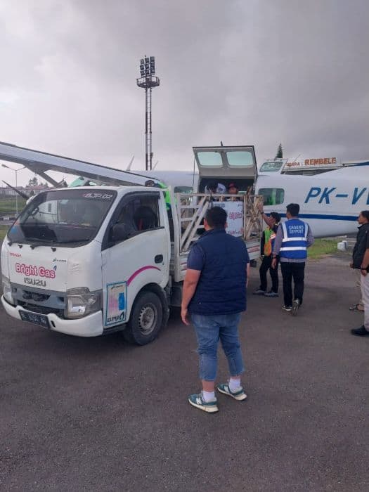 pertamina_kirim_bbm_ke_bener_meriah_dan_aceh_tengah_lewat_pesawat_perintis_akibat_banjir