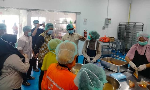 sppg_firdaus_i_pasar_rodi_layani_warga_terdampak_banjir_di_sergai