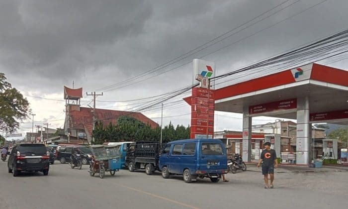 supir_angkot_dan_travel_di_toba_terancam_kehilangan_pendapatan_akibat_krisis_bbm
