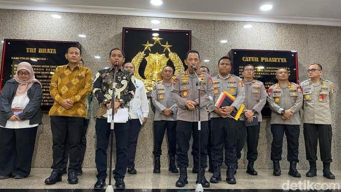 temuan_bekas_senso_pada_kayu_banjir_sumatera_kapolri_dan_menhut_dalami_dugaan_penebangan_ilegal