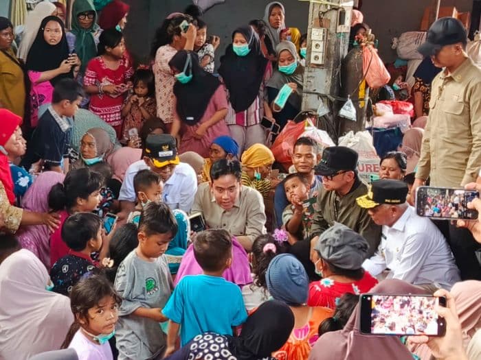 tinjau_lokasi_bencana_di_tapsel_wapres_gibran_kuatkan_warga_dan_janji_benahi_fasilitas