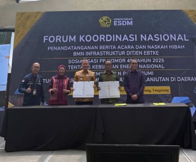 wabup_samosir_tandatangani_hibah_bmn_ebtke_kementerian_esdm_di_serpong