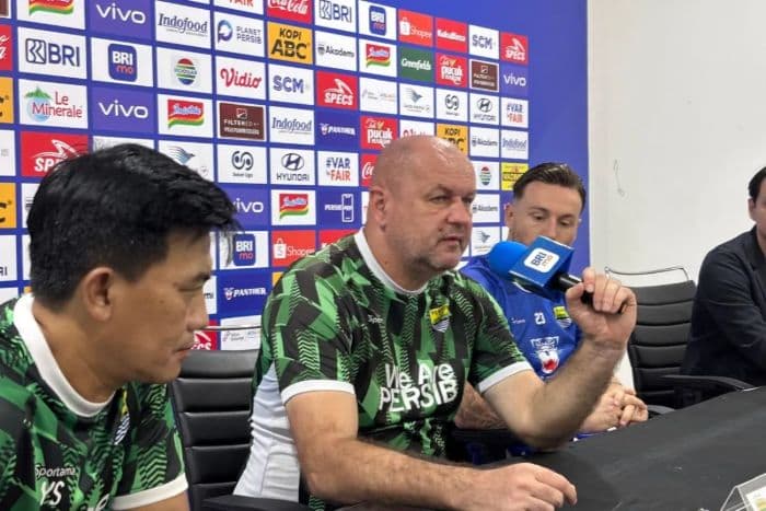 bojan_hodak_waspadai_persik_kediri_laga_tandang_persib_diprediksi_sulit